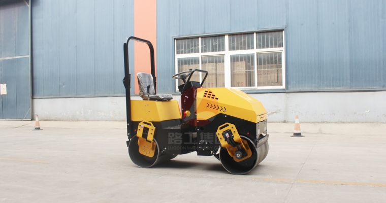 小型壓路機(jī)的詳細(xì)操作規(guī)程、技巧